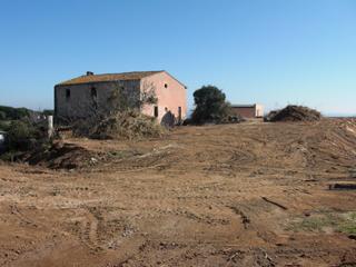 Masia a Santa Maria Bals - Can Riera - Can Jordi. Masa con vistaszona golf