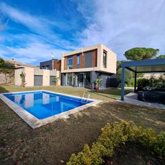 Rent Chalet in Montalnou - Milans del Bosc. Torre de diseño soleada cerca del pueblo con vistas al mar