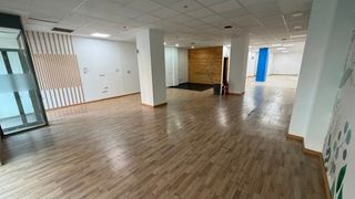 Lloguer Local Comercial a Carrer de tomás de villarroya 12