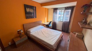 Rent Flat  Carrer de l'humanista furió