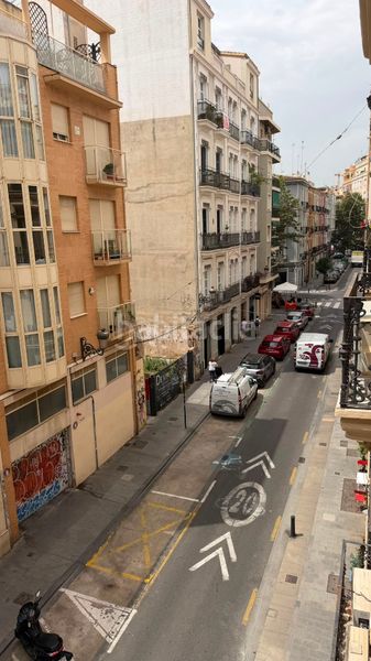 Foto f7988f2d-49eb-466e-8efb-f55b075e03bb. Pis amb calefacció aparcament a Russafa Valencia