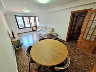 Miete Etagenwohnung  Avinguda de catalunya. Excelente vivienda impecable de 103 m2 junto a las facultades