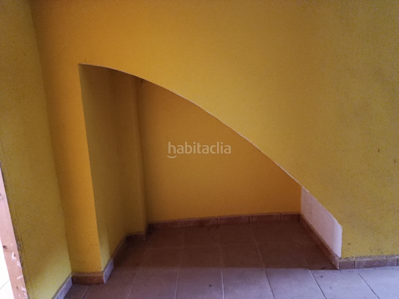 Foto 8d2d1c60-6500-470b-9839-b0bc78f8b7b3. Casa adossada a carrer baix 9 a Vallés