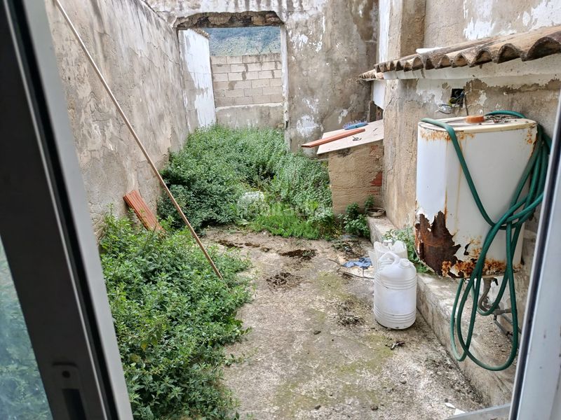 Foto a77fe54b-5ade-4d96-b840-edb039ddcd20. Casa adossada a carrer baix 9 a Vallés