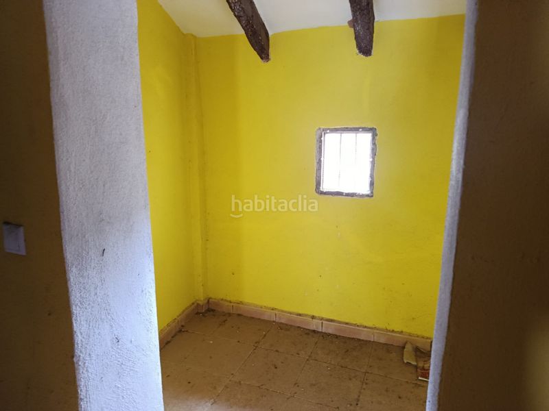 Foto be07f338-1335-471b-a942-841211f2e4c6. Casa adossada a carrer baix 9 a Vallés