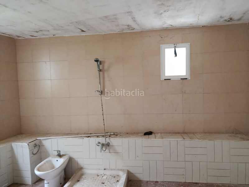 Foto fb9dc3ca-c5c2-48a7-9f7e-377fe9b76099. Casa adossada a carrer baix 9 a Vallés