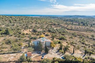 Chalet en N/a. Espectacular casa de diseño feng shui en parcela de más de 4 hec