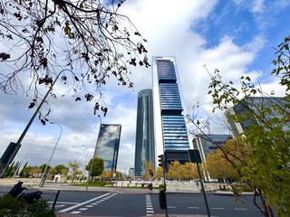 Appartement  De sinesio delgado. Vivienda de diseño frente al skyline de las cinco torres