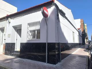 Maison  Calle joaquín chapaprieta. Casa esquinera en el corazón de torrevieja
