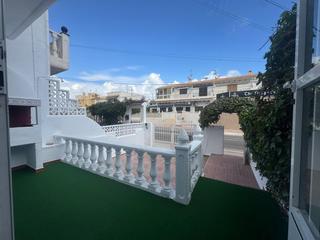 Casa adossada  Calle paralela doctor waksman 31. Casa adosada en torrevieja con jardín, solárium y vistas al mar