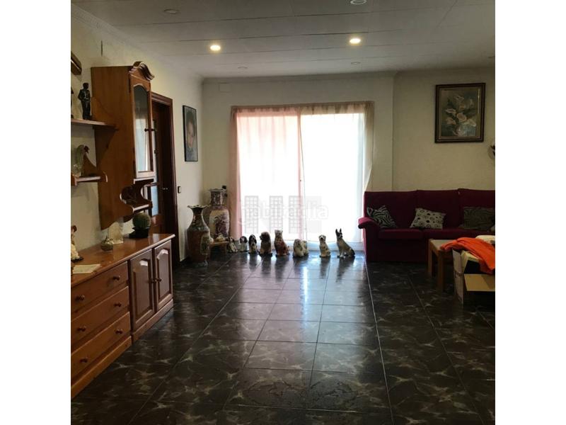 Foto 85650a5b-75e2-4130-acdb-ad36c9f7bbc0. Casa amb piscina a Vilanova del Vallès