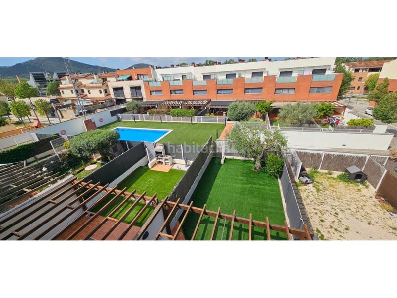 Foto 44b29820-f06a-46f5-975c-f2f214d4f25a. Casa adossada amb calefacció aparcament piscina a Vilanova del Vallès