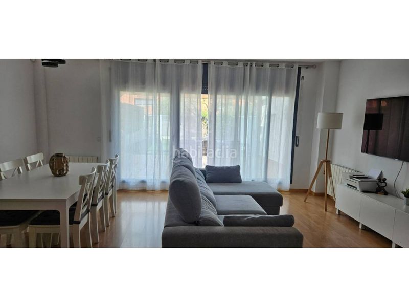 Foto 4c6d6e1b-e053-47c3-a1f1-19c1c1a45928. Casa adossada amb calefacció aparcament piscina a Vilanova del Vallès