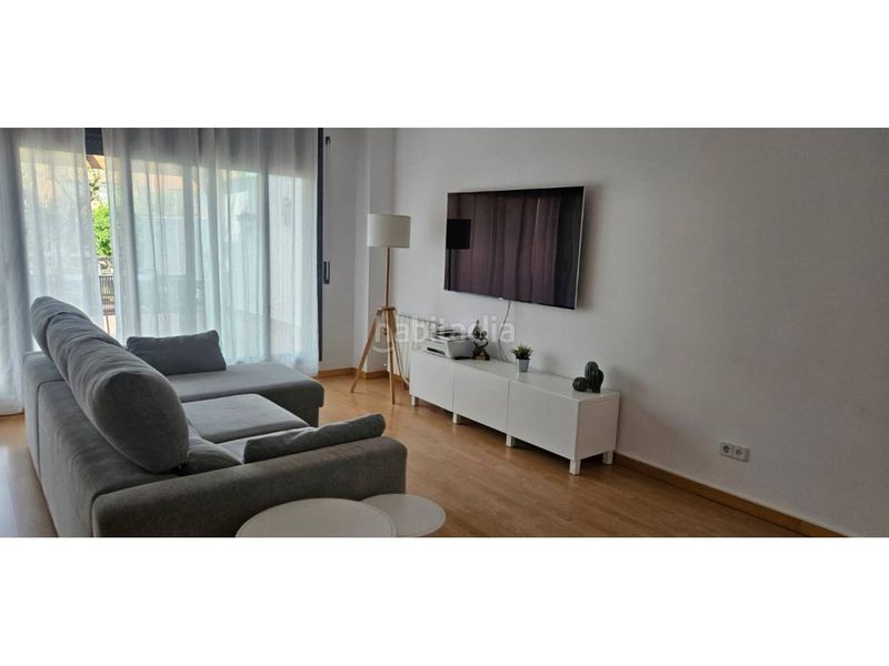 Foto 5440cfe5-28f0-4ca0-b80e-8f824951f39b. Casa adossada amb calefacció aparcament piscina a Vilanova del Vallès