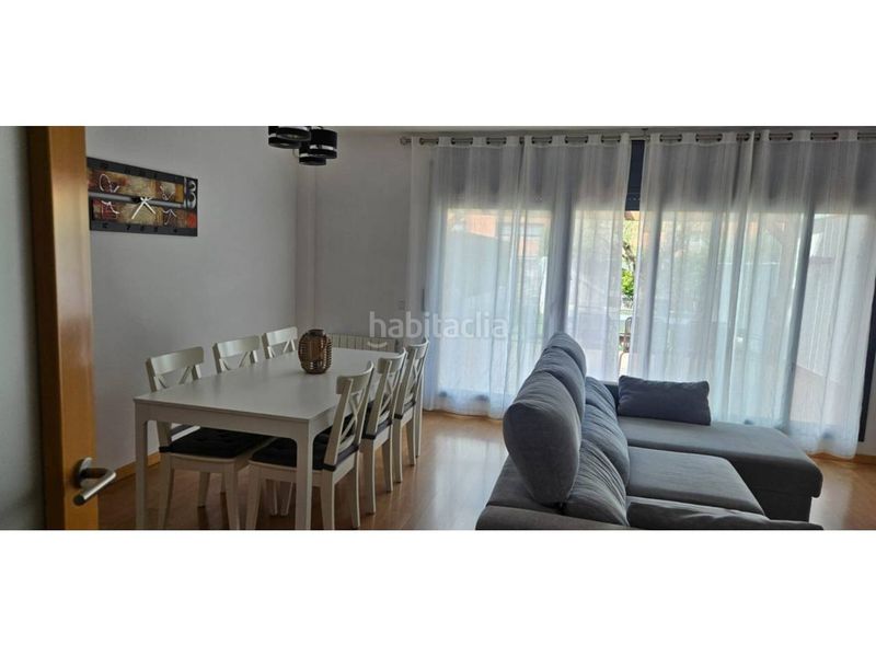 Foto a4ab0b1e-6178-467c-b5a0-404587504d84. Casa adossada amb calefacció aparcament piscina a Vilanova del Vallès