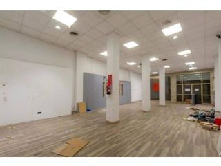 Business premise in Hostal. Venta de local de 3.637 m con recepción, oficinas y amplias zona
