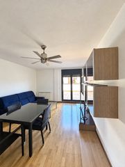 Ground floor  Carrer ponent 22. Pis + traster en venda ideal per a inversors (amb llogater incor