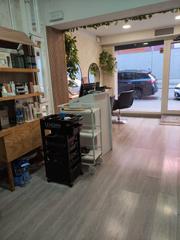Lloguer Local Comercial a La Florida. Bonita peluquería en funcionamiento