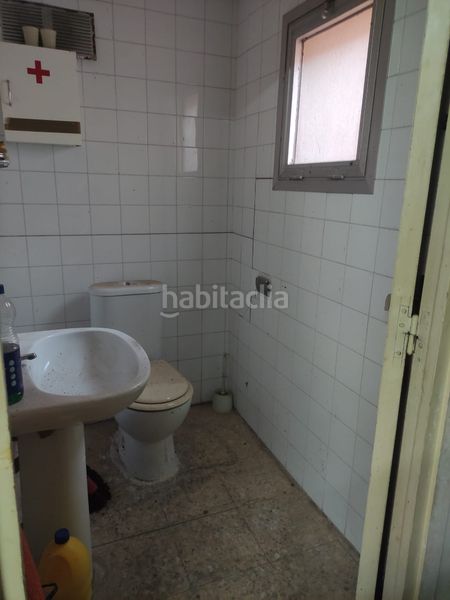 Foto 67341235-43b0-4fbf-9f5b-61d46282367f. Local comercial a Can Vidalet Esplugues de Llobregat