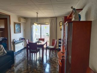 Miete Etagenwohnung  Avinguda de l'abat marcet. Piso solo para estudiantes o maestros para compartir