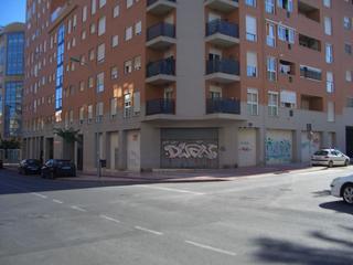 Geschäftsraum in Calle santiago ramon y cajal 71. Local comercial en edificio edival