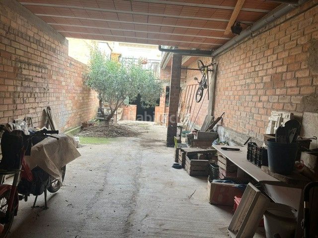 Foto 0710a1d2-435c-42ce-bdd9-07a8f7ff49c7. Casa a carrer del comerç 4 a Borges Blanques (Les)