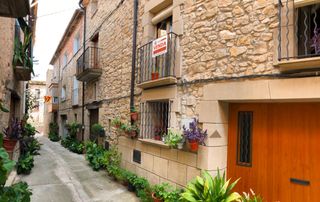Casa en Les flors 5. En venda magnifica casa de 4 habitacions i 2 banys, recentment r