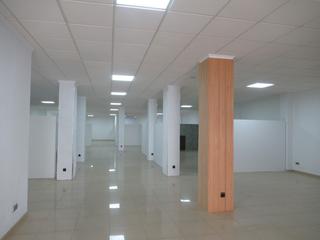 Lloguer Local Comercial a Centro. Zona centroamplio local comercial, a pie de calle de 400 m2 útil