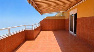 Casa adossada a Centro. Zona surnbspadosado en venta construidonbsp año 2000. se trata d