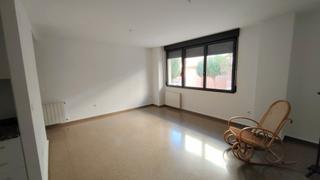Studio à Petrer. ?? estudio con garaje en zona campet – petrer