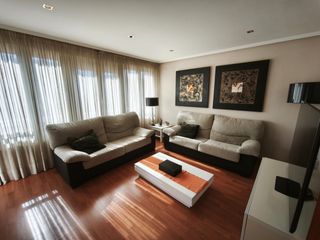 Etagenwohnung  Carrer pa�s valenci�. Amplio piso de 3 dormitorios con ascensor y calefacci�n de gas n