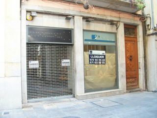 Lloguer Local Comercial  Calle abeuradors. Local comercial en alquiler en el barri vell de girona capital
