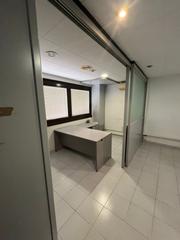 Rent Office space in Carrer de la marina 153. Despacho exterior disponible en barcelona (poble nou)
