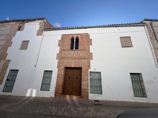 Casa  Calle pólvora. Casa singular, de arquitectura mudejar, en venta