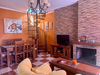 Casa a Carretera llerena 1. Espectacular casa en venta con piscina en villagarcía de la torr