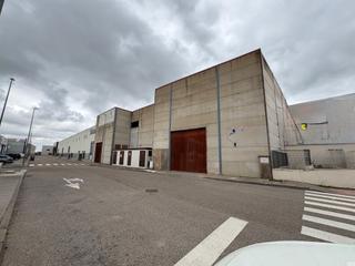 Nau industrial  Calle de la radio. Nave industrial en venta en llerena