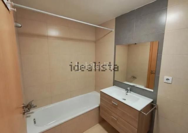 Foto 2535e395-9f59-4515-86a4-6fa452ed4ee5. Pis amb aparcament a Centro Chiva