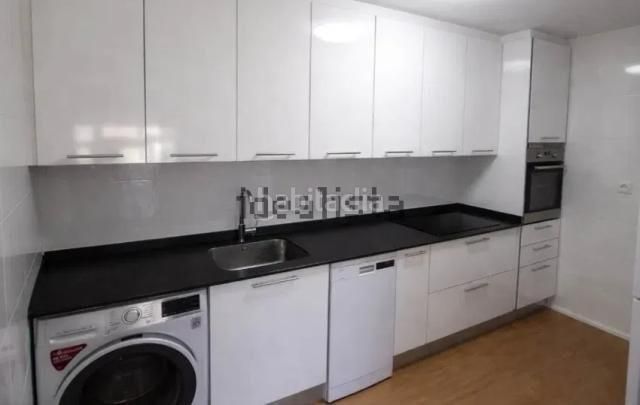 Foto 57a5c96d-55c9-4615-bdc5-1d06b01ac617. Pis amb aparcament a Centro Chiva