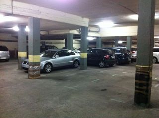 Location Parking voiture à Carrer de monturiol 18. Plaza turismo