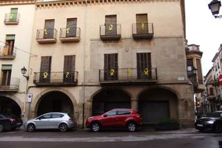 Casa a Plaça de l'u d'octubre 2. Casa senyorial en venda amb moltes possibilitats.