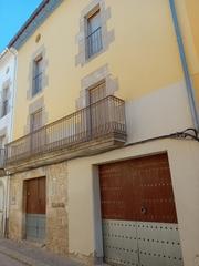 Casa a Carrer major 10. Casa en venda amb moltes possibilitats.
