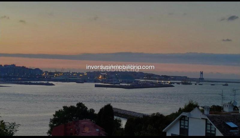 Foto f42ee879-2fd8-4715-9aa9-7a383b914dba. Casa amb aparcament a Perillo Oleiros