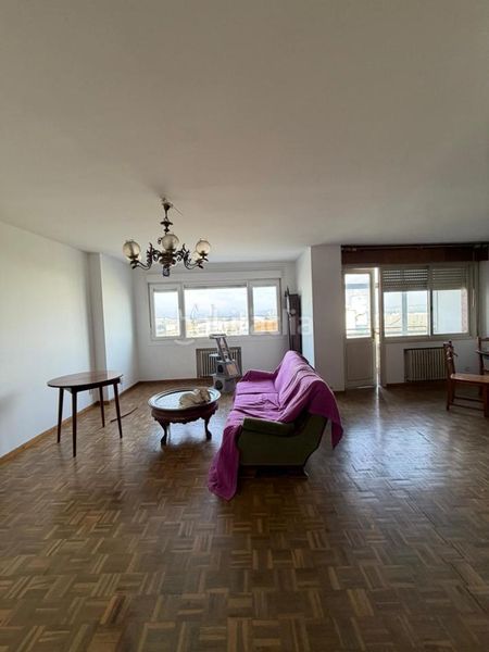 Foto 460cf45f-8132-4e06-aca0-11f18f98c906. Pis amb calefacció aparcament a Los Castros - Castrillón Coruña (A)