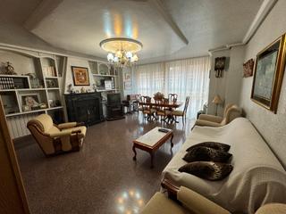 Casa aparellada  Calle escultor navarro santafé. Gran casa en el centro de villena