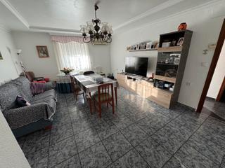 Pis  Avenida constitucin. Primer piso en la morenica