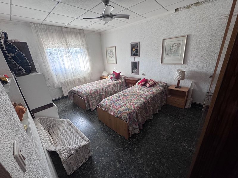 Foto a0dab9bd-4e5b-4826-a3a9-d0fec4e91fd3. Masia amb xemeneia calefacció aparcament piscina a Villena