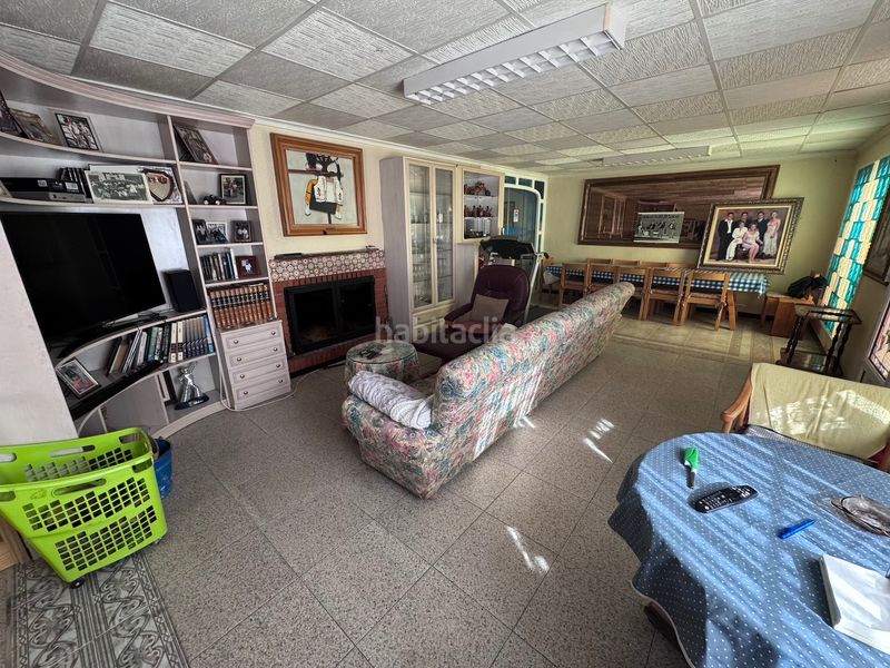 Foto a904e70b-476a-430b-b433-8ba02c1f3213. Masia amb xemeneia calefacció aparcament piscina a Villena