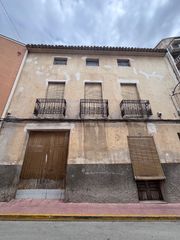Casa pareada en Calle yecla 6. Casa en sax para reformar