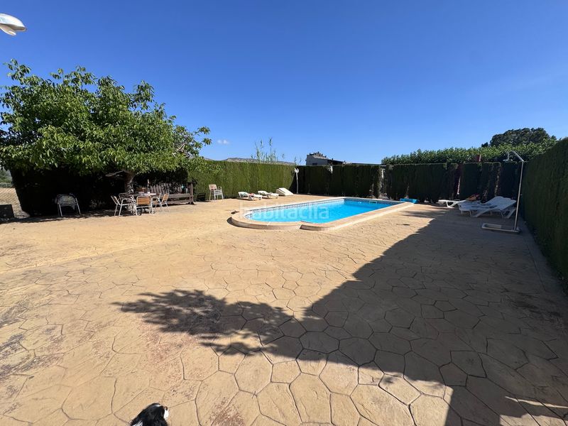 Foto cb7f885c-3a81-4acc-b38a-9620a5f89c15. Masia amb xemeneia calefacció aparcament piscina a Villena