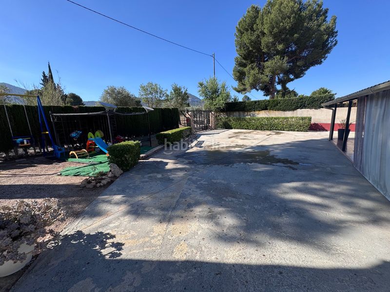 Foto fc7e766a-44bc-40b7-8838-8bf82358778b. Masia amb xemeneia calefacció aparcament piscina a Villena